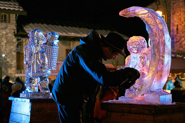 Sculptures sur glace à Noël